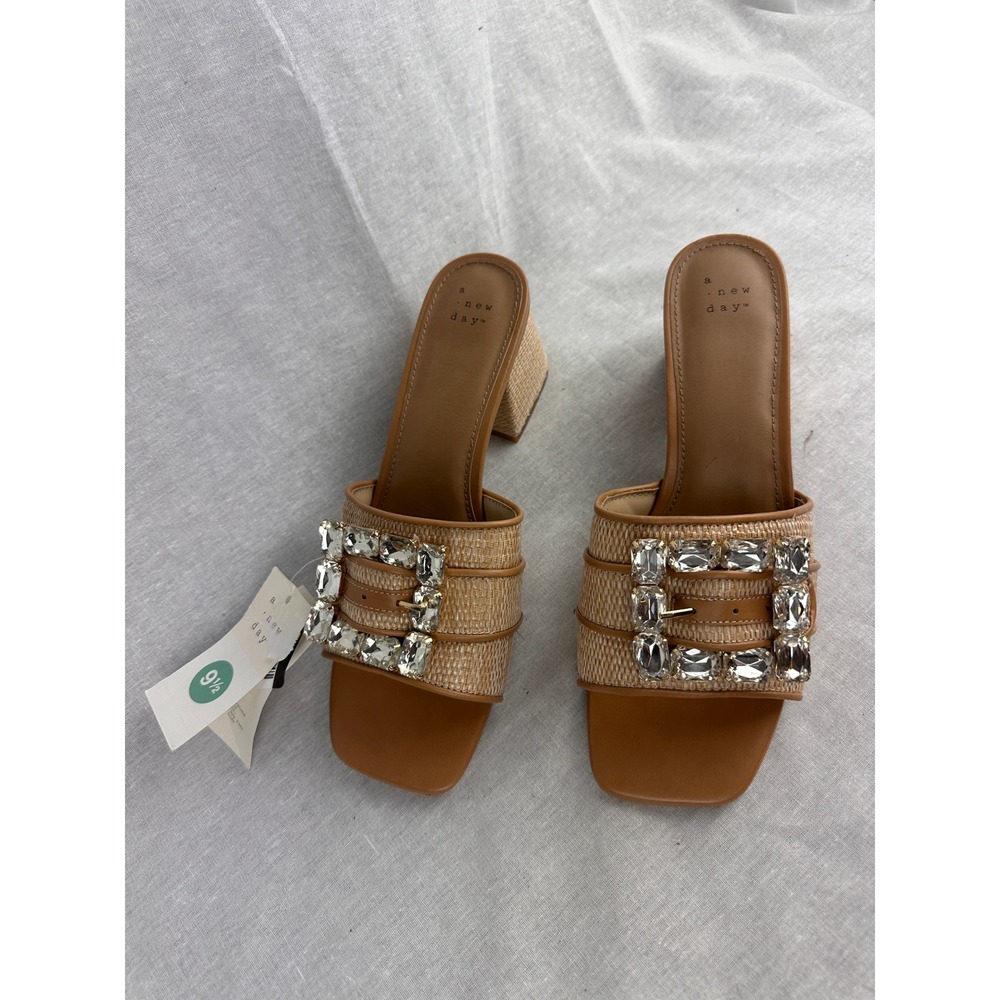 A New Day Womens Tan Raffia Crystal Buckle Block Heel Mules Sandals Size 9.5 NEW - Picture 2 of 5